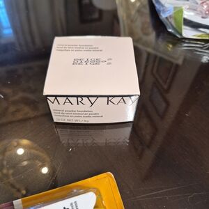 Mary Kay Mineral Powder Foundation - Light Beige Compact